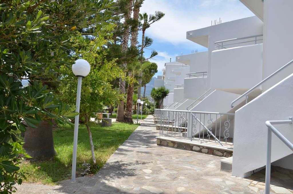 Blue Nest Hotel Тігакі Екстер'єр фото